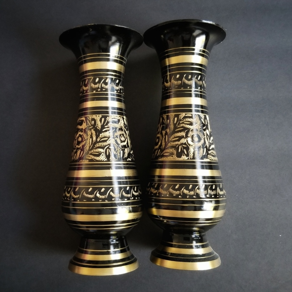 Metallic gold and black color embellished vase set